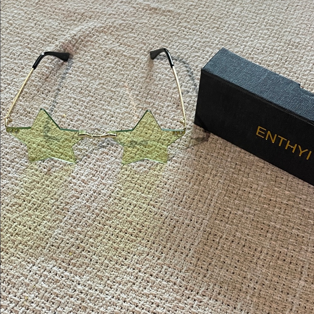 Star-Shaped Gold and Chartreuse Glasses
